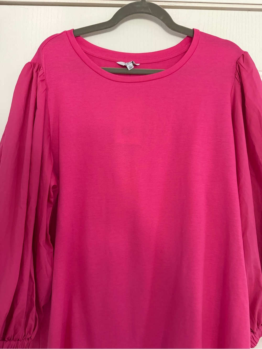 crown & ivy Hot Pink Puff-Sleeve Tunic
